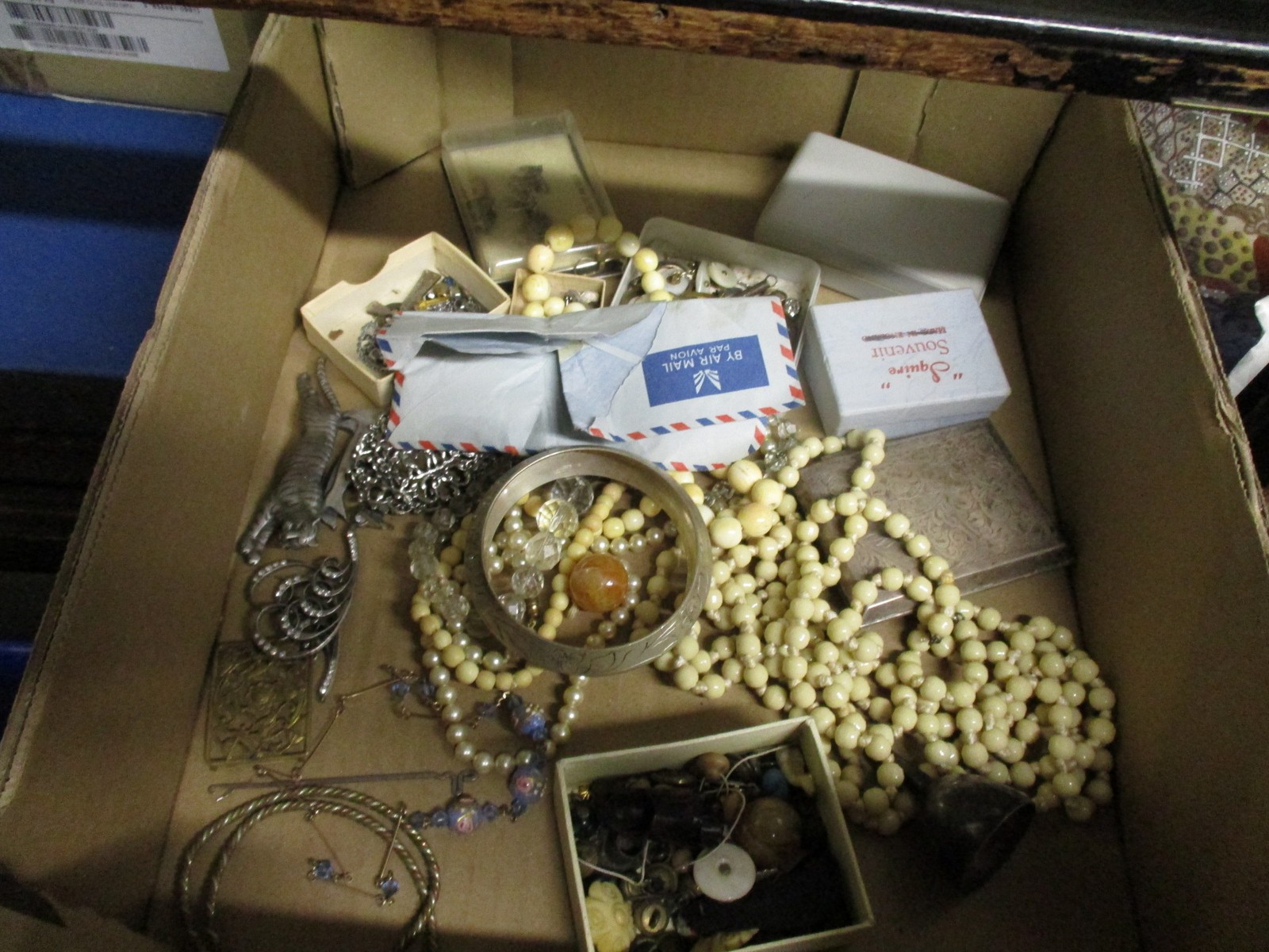 BOX CONTAINING MIXED COSTUME JEWELLERY, BONE BEAD NECKLACES ETC (QTY)