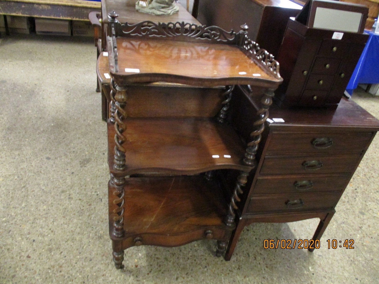 19TH CENTURY ROSEWOOD THREE TIER WHATNOT WITH SINGLE DRAWER TO BASE WITH TWISTED COLUMN SUPPORTS AND