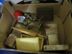 BOX CONTAINING ONYX BOOKENDS, A PAIR OF BRASS PEACOCK DECORATED CANDLESTICKS ETC