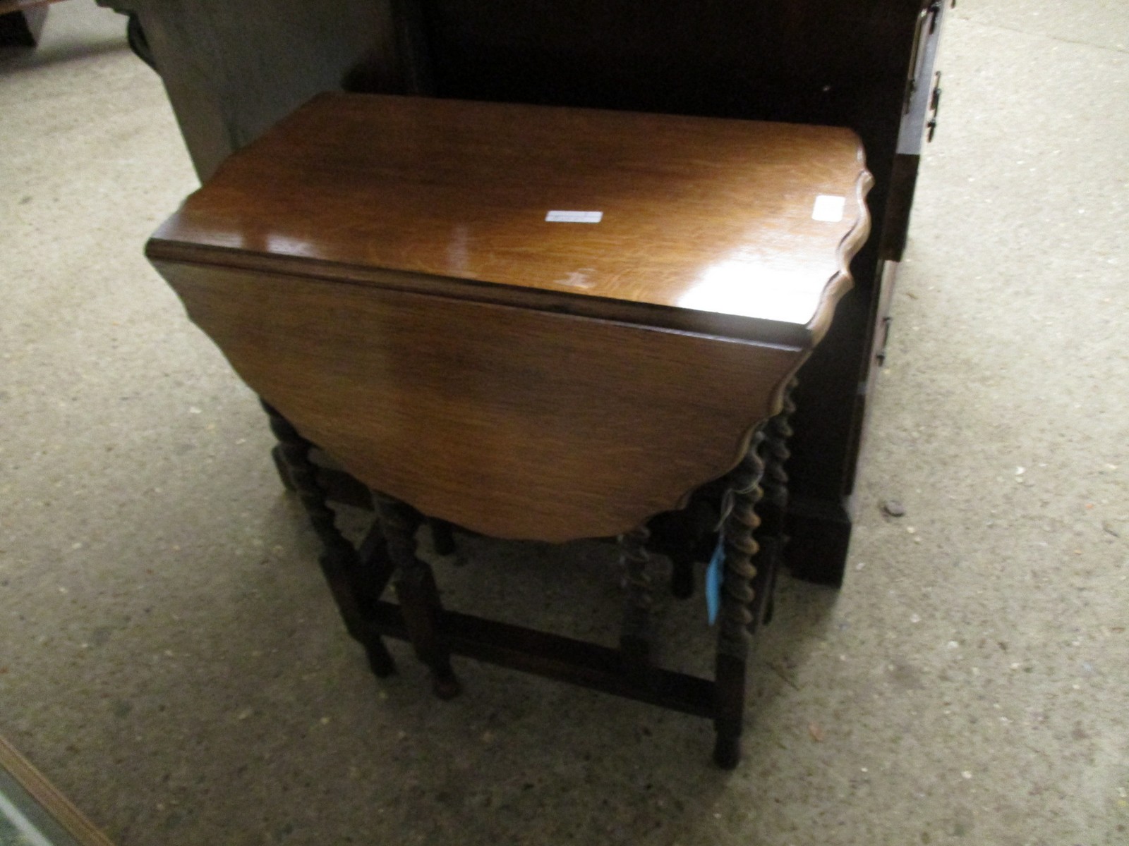 OAK FRAMED PIE-CRUST EDGE BARLEY TWIST DROP LEAF TABLE