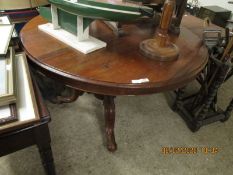 19TH CENTURY MAHOGANY CIRCULAR BREAKFAST TABLE ON A SCROLLING TRIPOD BASE