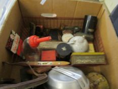 BOX CONTAINING MIXED VINTAGE TINS ETC