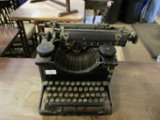 VINTAGE IMPERIAL TYPEWRITER