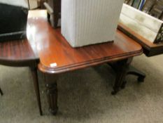 19TH CENTURY MAHOGANY EXTENDING DINING TABLE WITH FLUTED LEGS RAISED ON PORCELAIN CASTERS