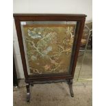 GOOD QUALITY MAHOGANY FRAMED FIRE SCREEN WITH ORIENTAL TYPE PANEL