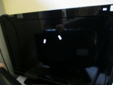TOSHIBA FLAT SCREEN TV AND REMOTE MODEL 32KV500B