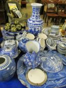 MIXED LOT OF BLUE AND WHITE WARES TO INCLUDE TUREENS, MODERN ORIENTAL VASE, FRUIT ORNAMENTS, CUPS,