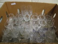 BOX CONTAINING MIXED CUT GLASS WARES ETC