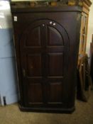 LATE 18TH CENTURY OAK FLOOR STANDING CORNER CUPBOARD WITH ARCHED DOOR