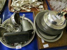 TRAY CONTAINING SILVER PLATED WARES, HALF FLUTED SUGAR BOWL, FISH SERVER ETC AND AN OAK CANTEEN OF