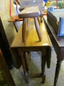 MID-20TH CENTURY OAK FRAMED DROP LEAF GATE LEG TABLE ON TURNED SUPPORTS