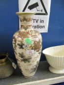 20TH CENTURY SATSUMA STYLISED ORIENTAL VASE WITH WARRIOR DECORATION