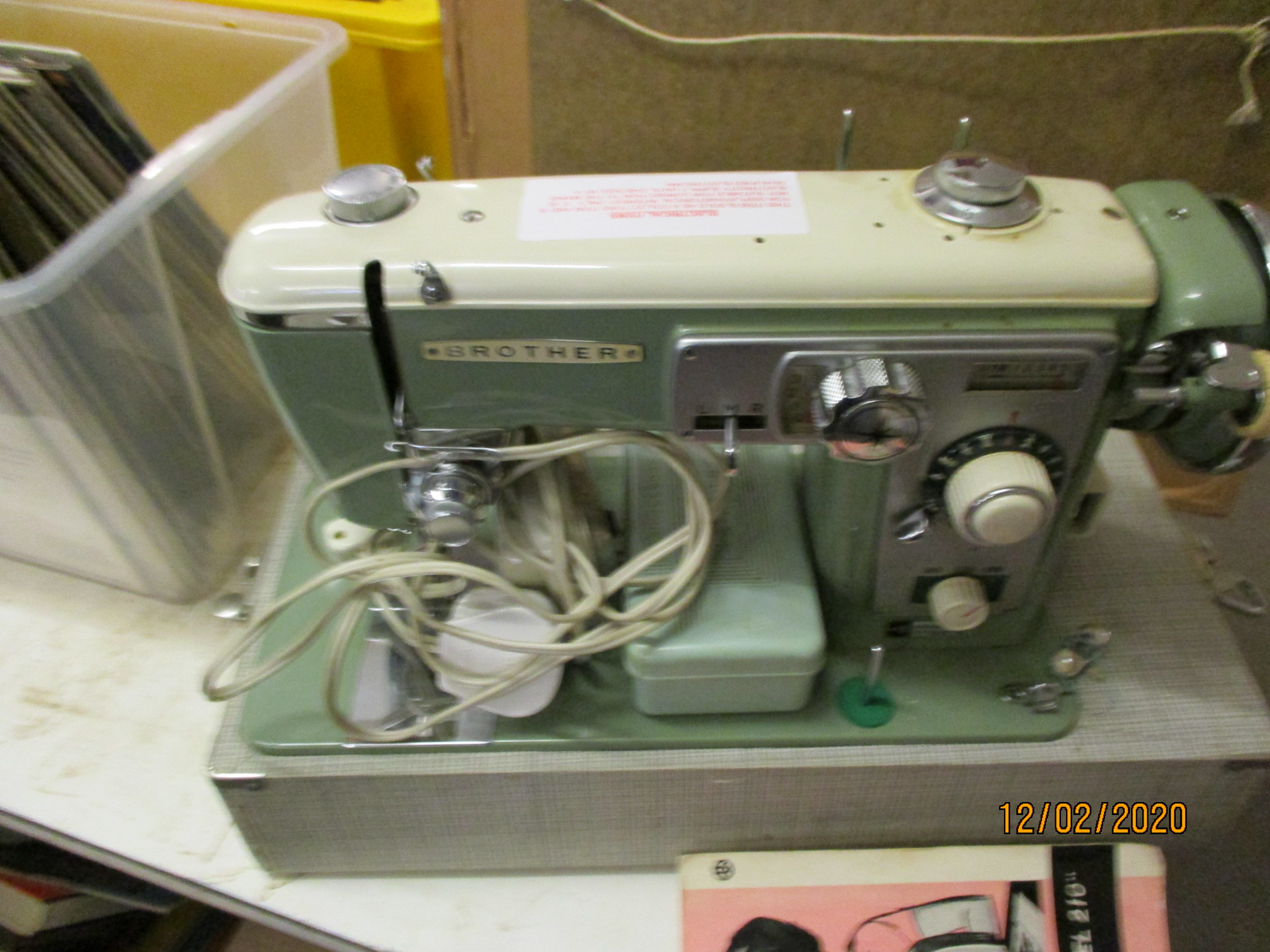REXINE CASED BROTHER SEWING MACHINE