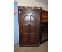 LATE 18TH CENTURY OAK FLOOR STANDING CORNER CUPBOARD WITH ARCHED DOOR