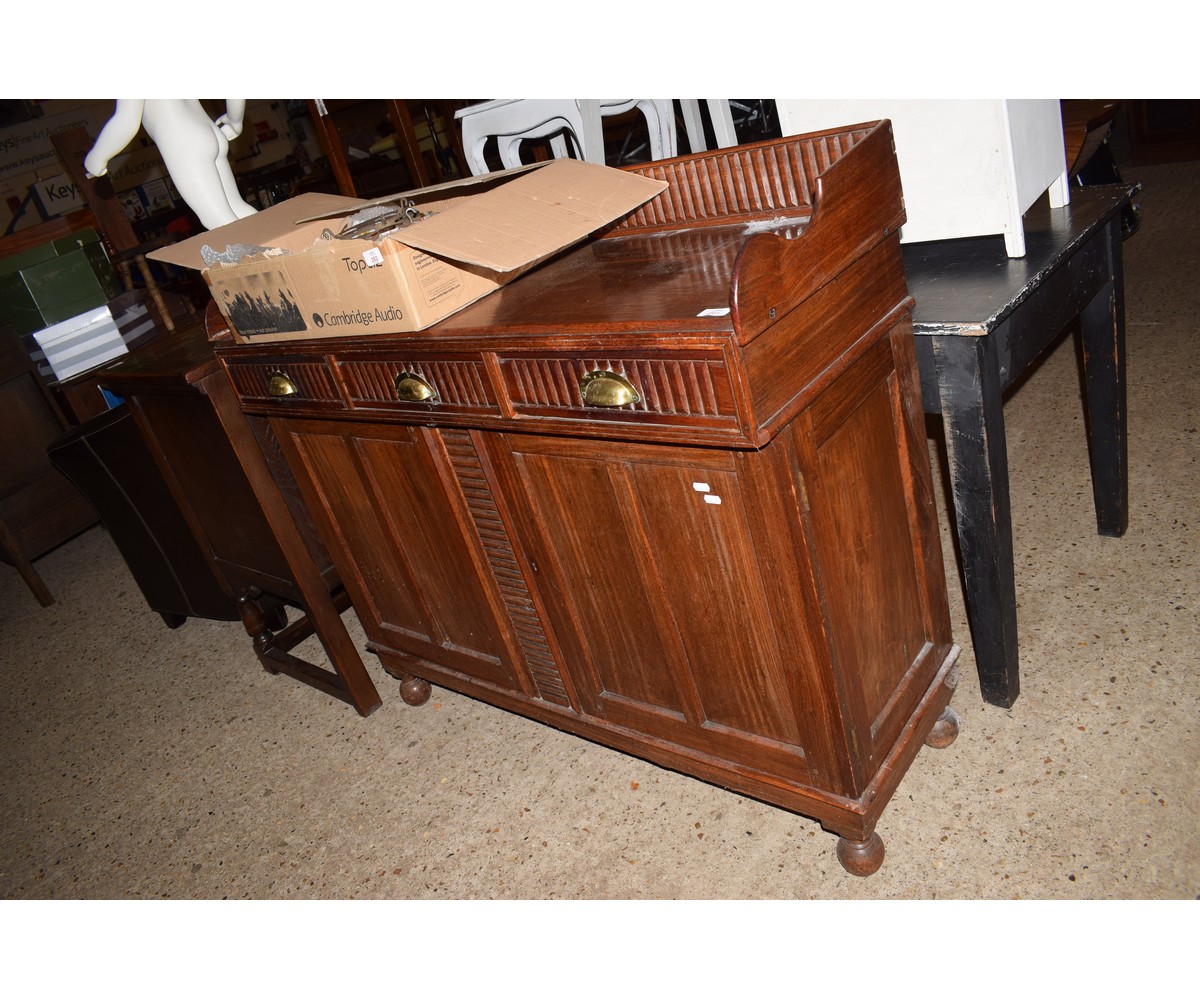 MAHOGANY TRAY TOP THREE DRAWER LARGE WASH STAND WITH CUPBOARD BELOW