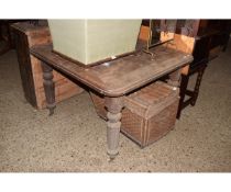 19TH CENTURY MAHOGANY EXTENDING DINING TABLE WITH FLUTED LEGS RAISED ON PORCELAIN CASTERS