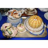 TRAY OF VARIOUS POTTERY INCLUDING MAJOLICA TYPE WARES ETC