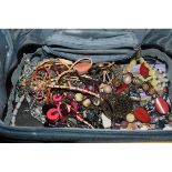 BEAUTY BAG CONTAINING VARIOUS COSTUME JEWELLERY