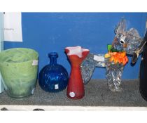 THREE ITEMS OF VARIOUS SWEDISH/MDINA/MURANO GLASS TOGETHER WITH A FURTHER MURANO GLASS DOG