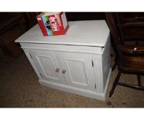 MODERN WHITE PAINTED SIDE CABINET WITH SINGLE CUPBOARD