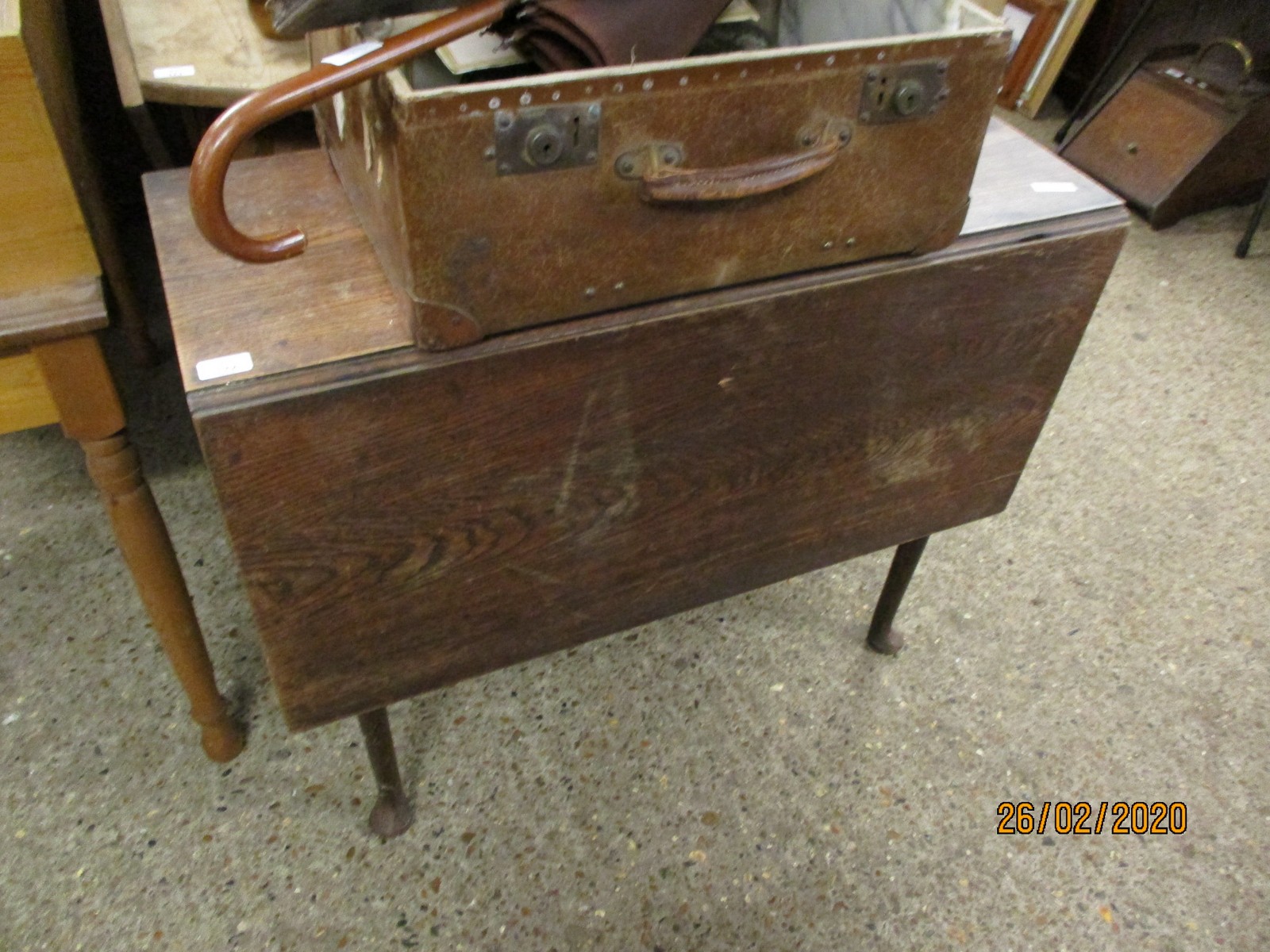 19TH CENTURY OAK DROP LEAF TABLE