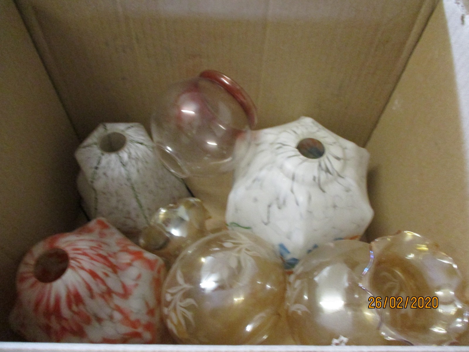 BOX CONTAINING GLASS LAMP SHADES