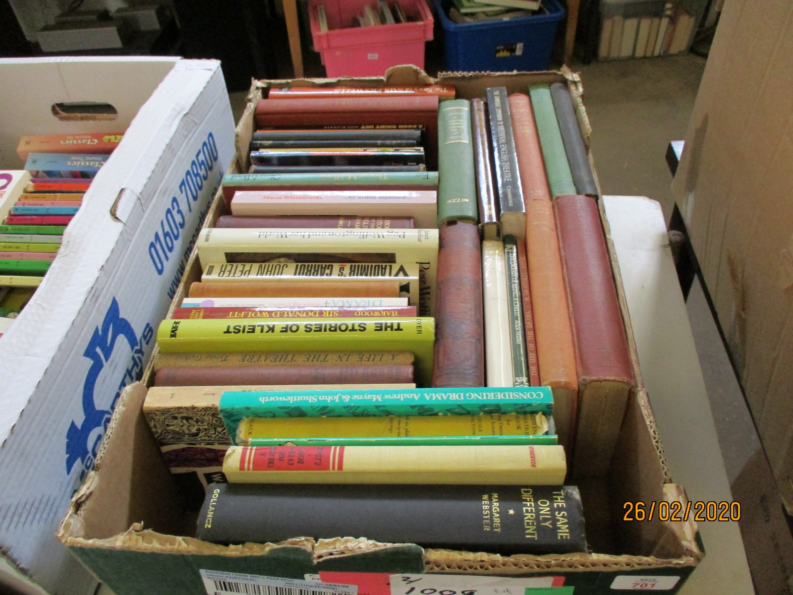 BOX CONTAINING MIXED BOOKS