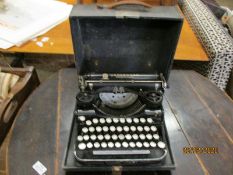 UNDERWOOD VINTAGE TYPEWRITER