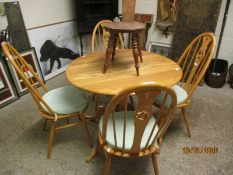 GOOD QUALITY MODERN ERCOL CIRCULAR KITCHEN TABLE WITH A TRIPOD BASE AND FOUR HIGH BACK ELM HARD