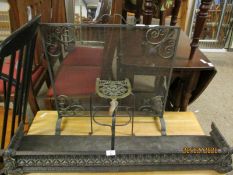 19TH CENTURY CAST METAL FENDER AND FOOTMAN TOGETHER WITH A MODERN WROUGHT IRON FIRE SCREEN