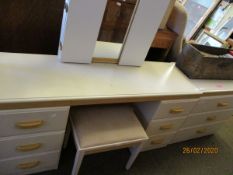 MELAMINE THREE DRAWER CHEST AND A FURTHER MATCHING TWIN PEDESTAL TRIPLE MIRROR BACK DRESSING TABLE