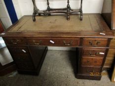 19TH CENTURY OAK TWIN PEDESTAL DESK WITH NINE DRAWERS WITH SWAN NECK HANDLES