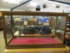 OAK FRAMED TABLE TOP DISPLAY CABINET WITH LIFT UP LID