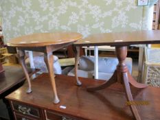 MAHOGANY SQUARE TOP COFFEE TABLE AND AN OAK CIRCULAR TABLE ON FOUR PAD FEET