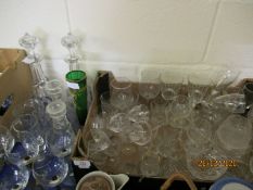BOX CONTAINING DRINKING GLASSES