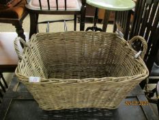 VINTAGE LAUNDRY BASKET