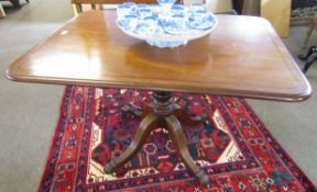 Late Georgian mahogany tip-top breakfast table with line inlaid shaped rectangular top to a ring