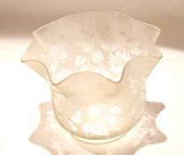 Early 20th century frosted glass crimped lamp shade (chipped), 20cm wide