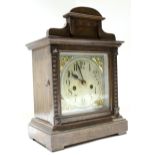 Early 20th century oak cased mantel clock, 25cm wide