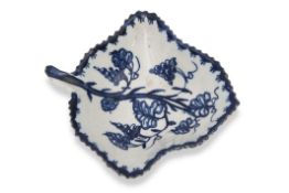 English porcelain pickle dish, probably Lowestoft or Bow, decorated with a fruiting vine design