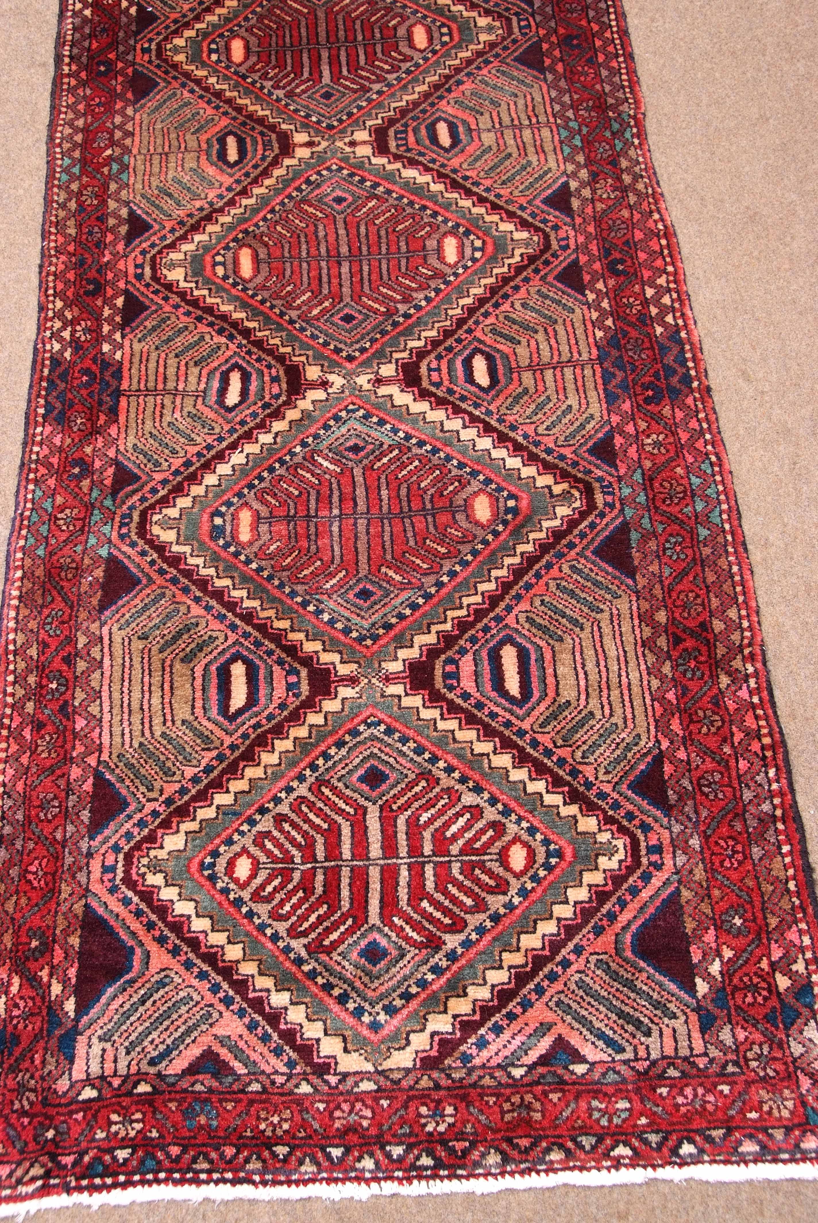 Good quality modern Karajeh runner, 3.07 x .84m - Image 2 of 2