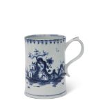 18th century Lowestoft tankard, the body of a gently tapered form with strap handle, painted in