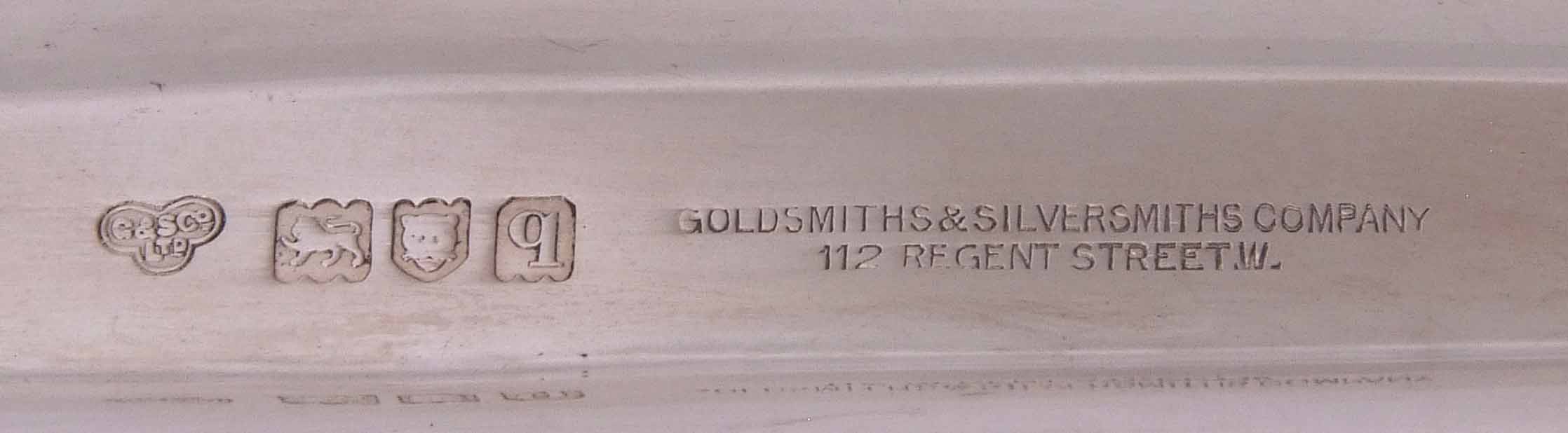 Pen and ink stand, London 1911, Goldsmiths & Silversmiths Co and retail marks, inkwells Mappin & - Image 4 of 5