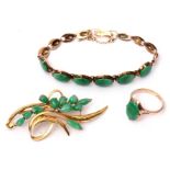 Mixed Lot: yellow metal and jade bracelet featuring six oval jade links in cut down settings, a