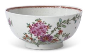 Lowestoft slop bowl circa 1780, with a Thomas Rose design in polychrome enamels, 16cm diam