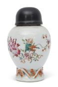 18th century Chinese porcelain tea caddy with wooden cover, the caddy decorated in famille rose