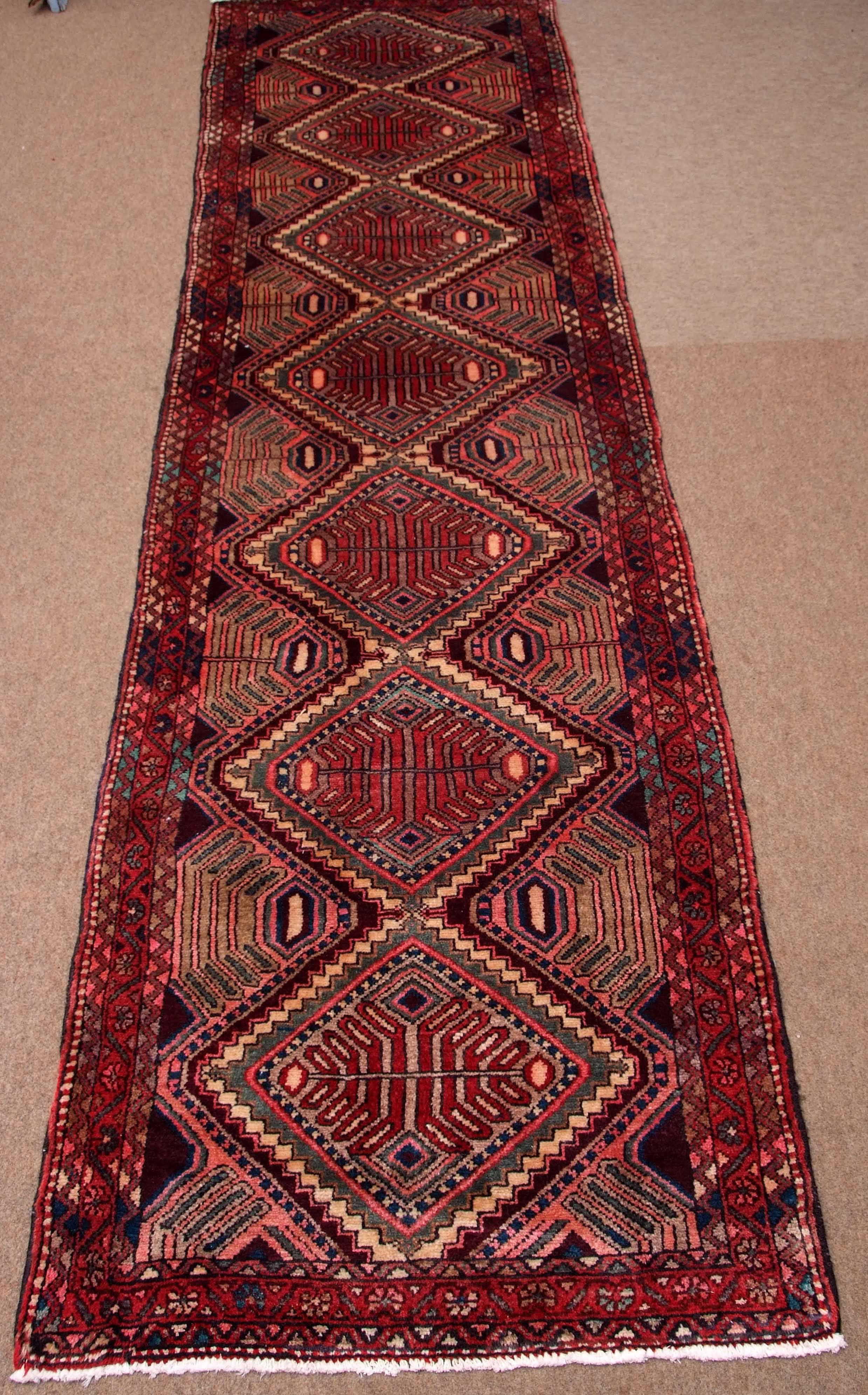 Good quality modern Karajeh runner, 3.07 x .84m