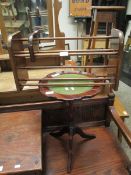 TEAK FREE STANDING TABLE TOP BOOK STAND, A FURTHER REPRODUCTION MAHOGANY AND GREEN LEATHER INSET