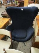MODERN SHAPED BLACK UPHOLSTERED SWIVEL CHAIR WITH HIGH BACK ON A CHROMIUM BASE