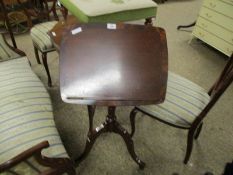 19TH CENTURY MAHOGANY ADJUSTABLE READING OR MUSIC STAND ON A TRIPOD BASE